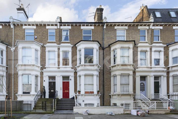 			1 Bedroom, 1 bath, 1 reception Flat			 Blythe Road, KENSINGTON OLYMPIA